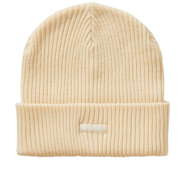 I’m selling A supreme Hat